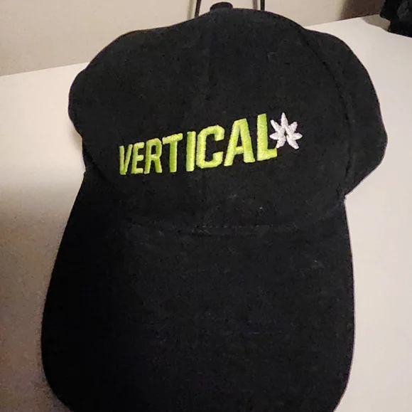 Vertical Hat - Picture 2 of 4